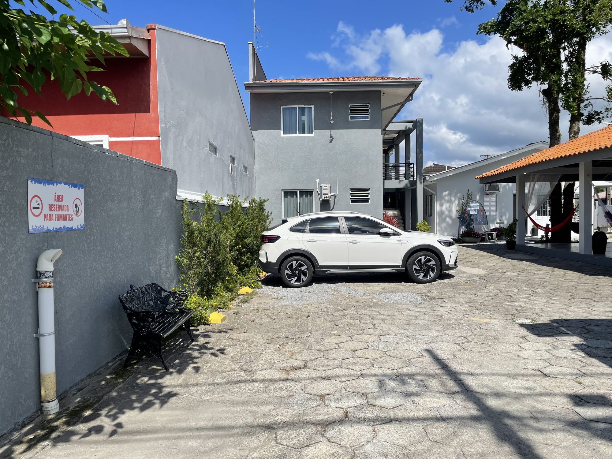 Estacionamento privativo da pousada